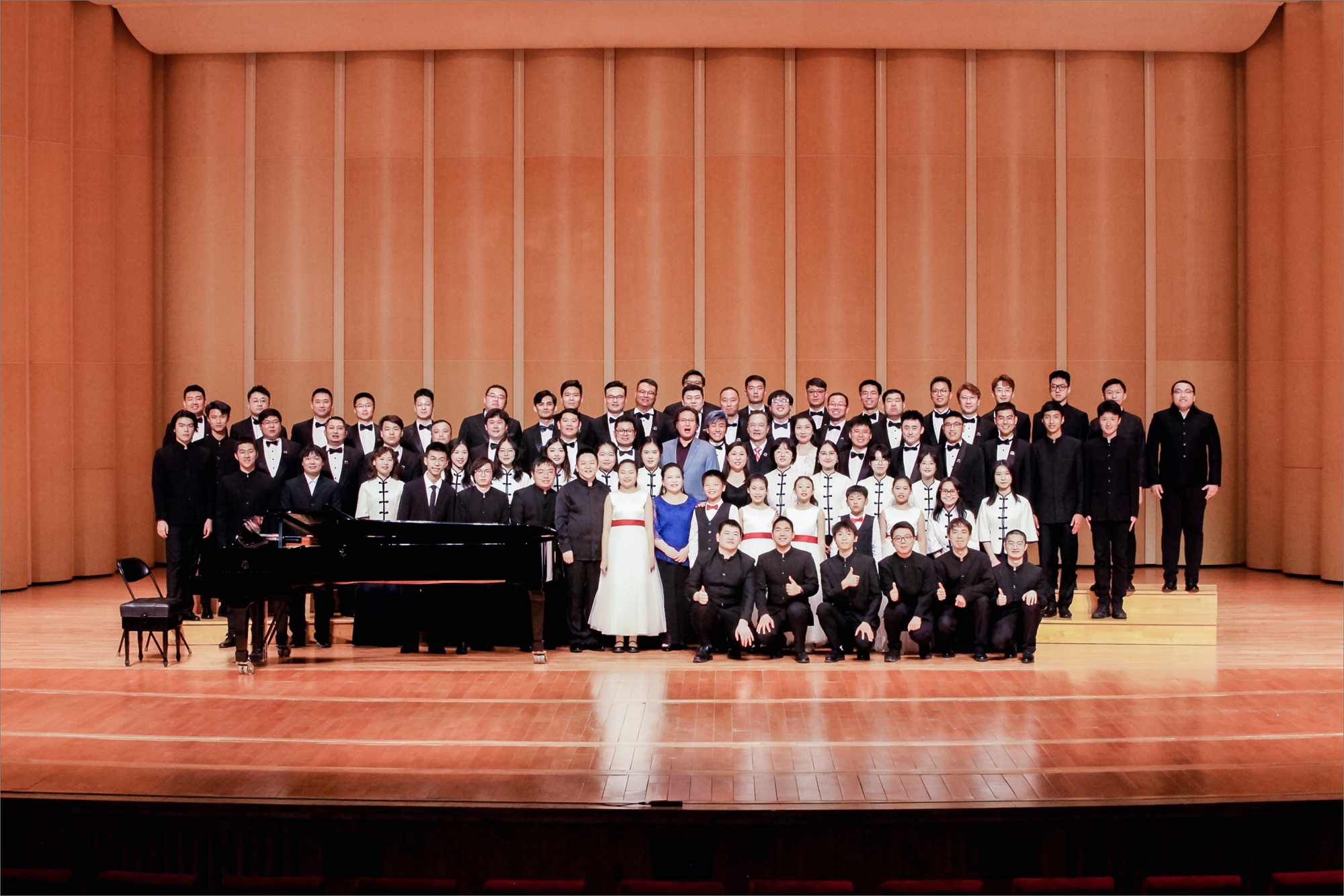 爱乐男声合唱演职人员合影.jpg